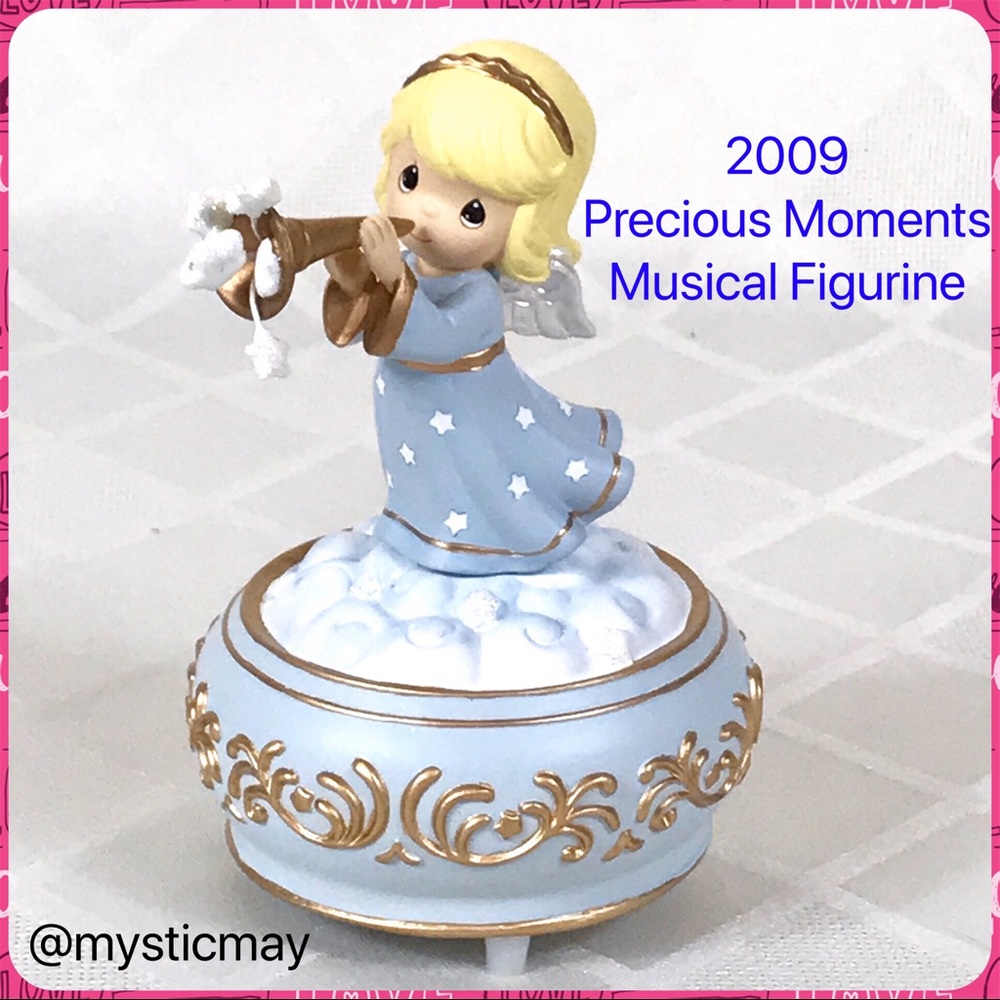2009 Musical PRECIOUS MOMENTS Angel Girl w Trumpet & Stars Music Box Figurine